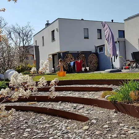 Modernes Einfamilienhaus Mobliert, In Ruhiger, Doch Zentrumsnaher Lage In Halle Casa vacanze