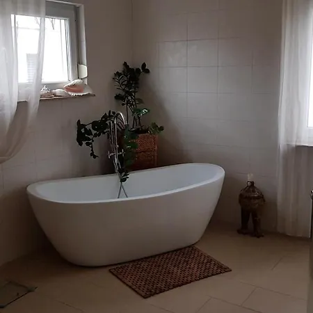 Casa vacanze Modernes Einfamilienhaus Mobliert, In Ruhiger, Doch Zentrumsnaher Lage In Halle *