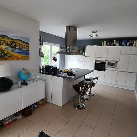Modernes Einfamilienhaus Mobliert, In Ruhiger, Doch Zentrumsnaher Lage In Halle Casa vacanze